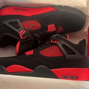 I’m selling because I don’t use them. Only wore them 3 times